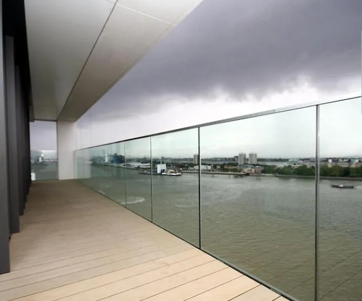 Riverside Apartment Minutes From Elizabeth Line London