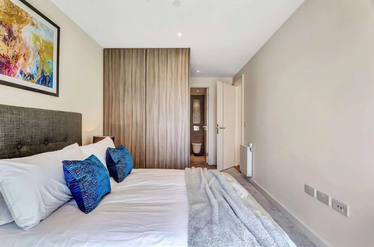 Riverside Apartment Minutes From Elizabeth Line London