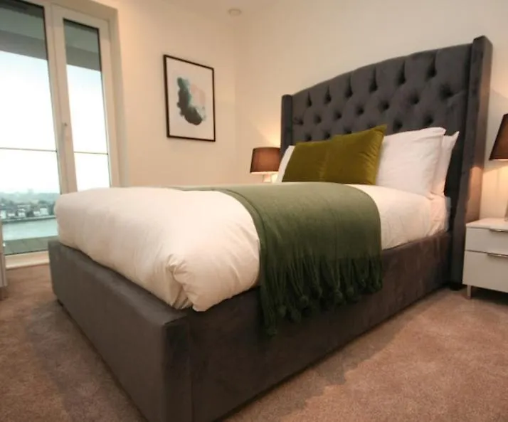 Riverside Apartment Minutes From Elizabeth Line London United Kingdom