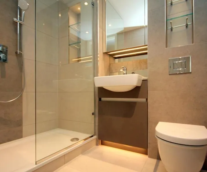 Riverside Apartment Minutes From Elizabeth Line London